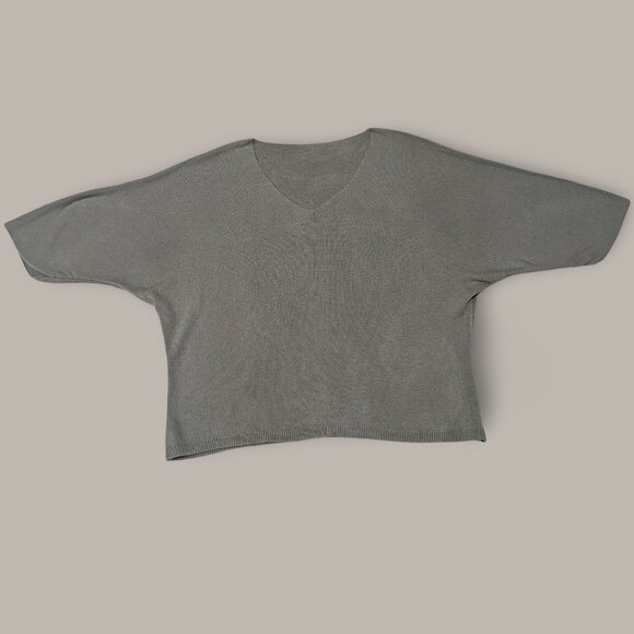 Olive Green V-Neck 3/4 Sleeve Sweater - Medium - Bought in Rome, Italy - Picture 4 of 8